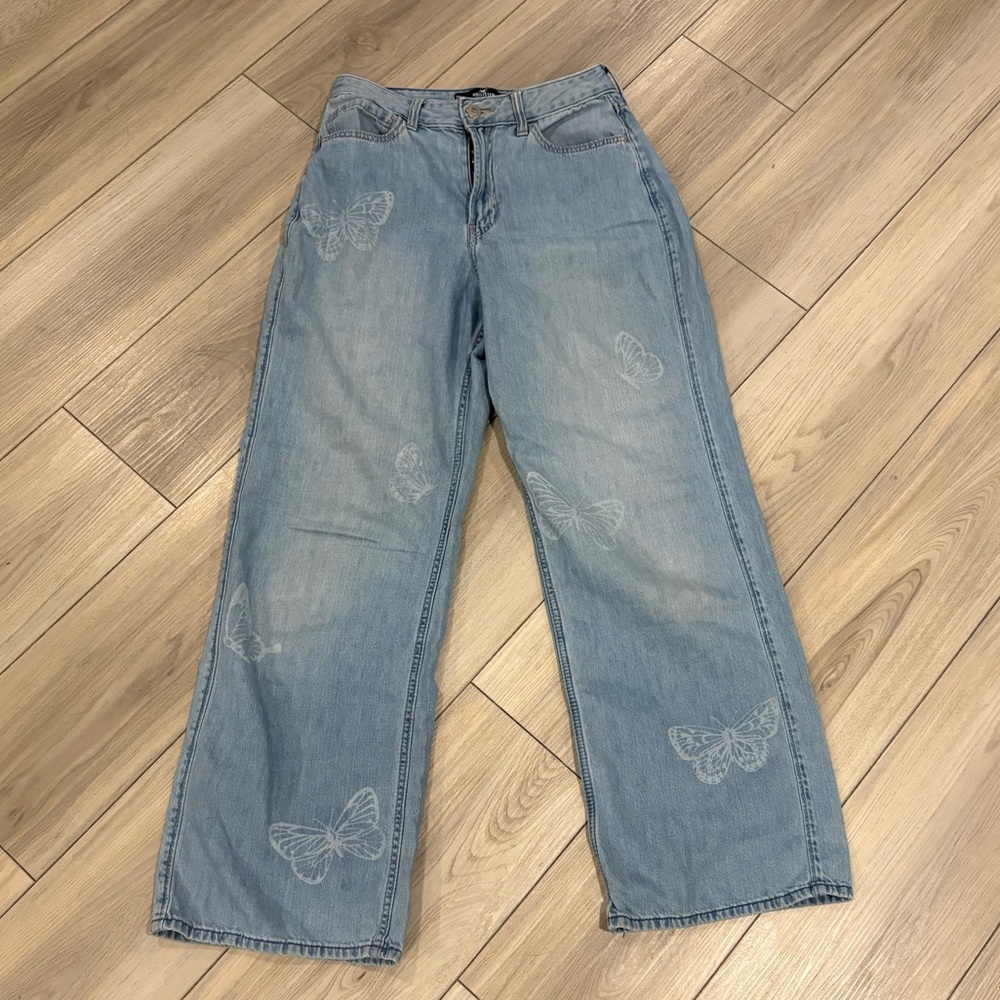 Hollister Ultra High Rise Baggy Butterfly Jeans – Size 2